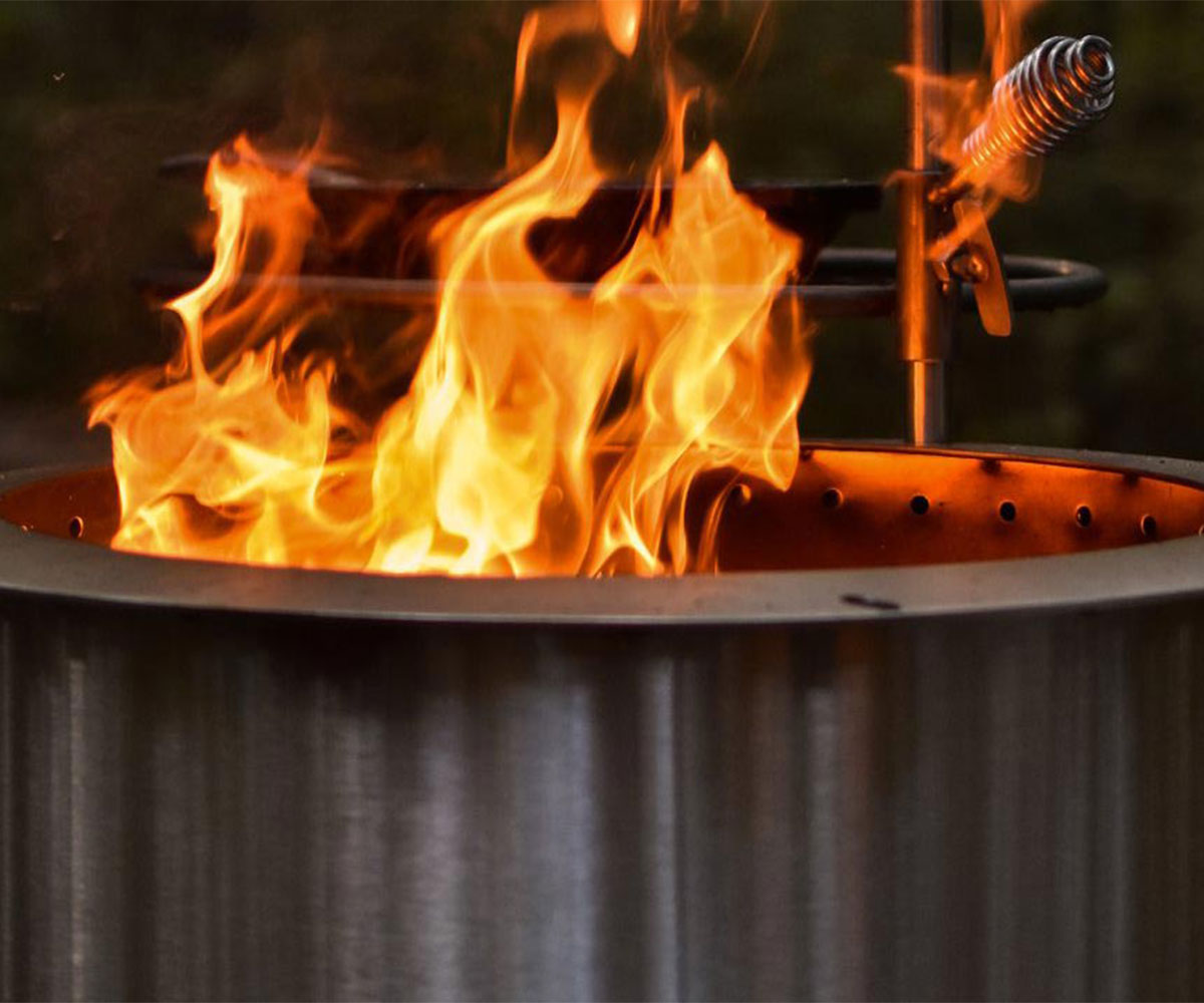 Breeo-Fire-Pit-Lifestyle-Image-1200x1000