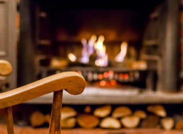 Pros and Cons of Wood-Burning Fireplaces/Stoves
