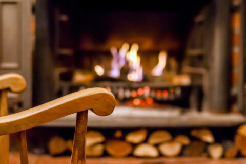 Pros and Cons of Wood-Burning Fireplaces/Stoves